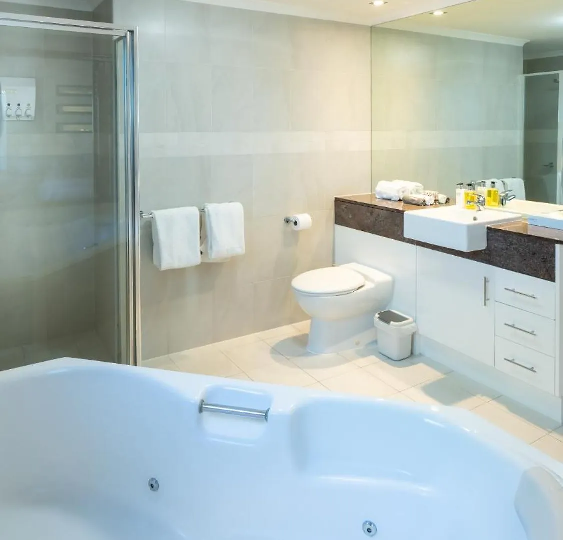 Waters Edge Apartment Cairns Aparthotel
