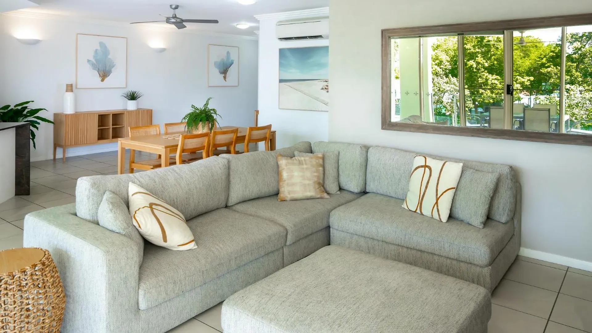 Waters Edge Apartment Cairns 5*,  Australia