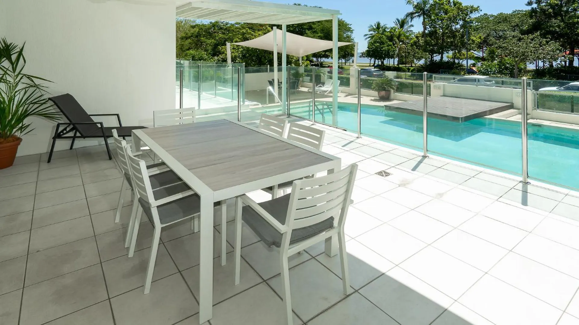 Waters Edge Apartment Cairns