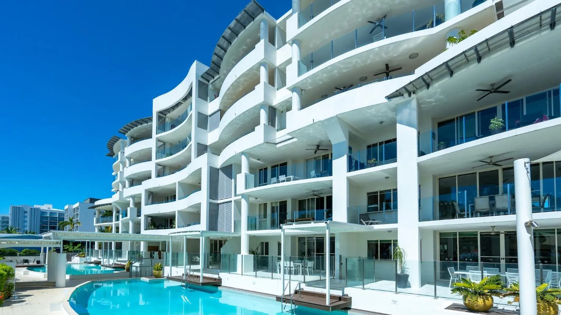 ***** Aparthotel Waters Edge Apartment Cairns Australia