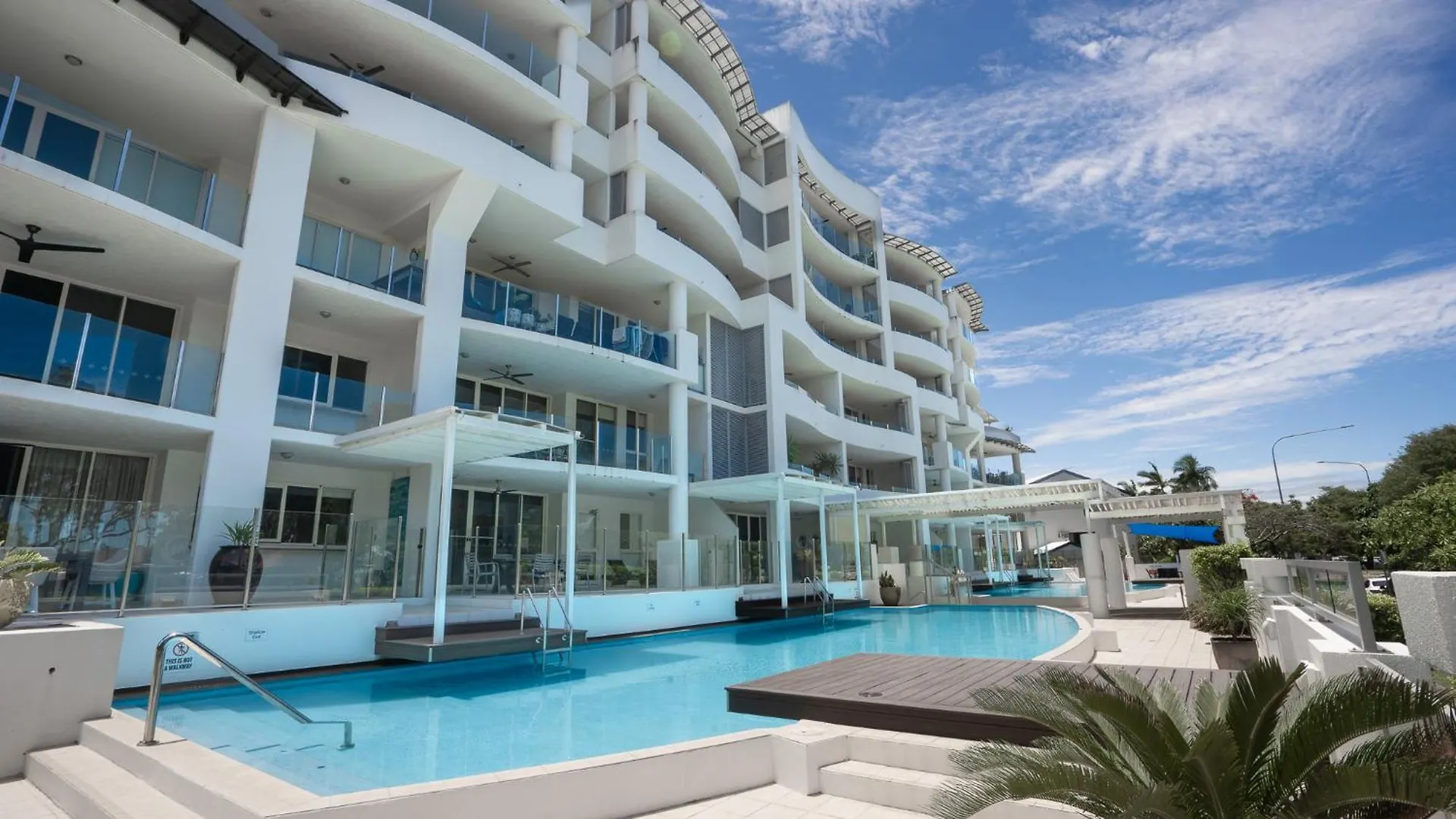 Aparthotel Waters Edge Apartment Cairns