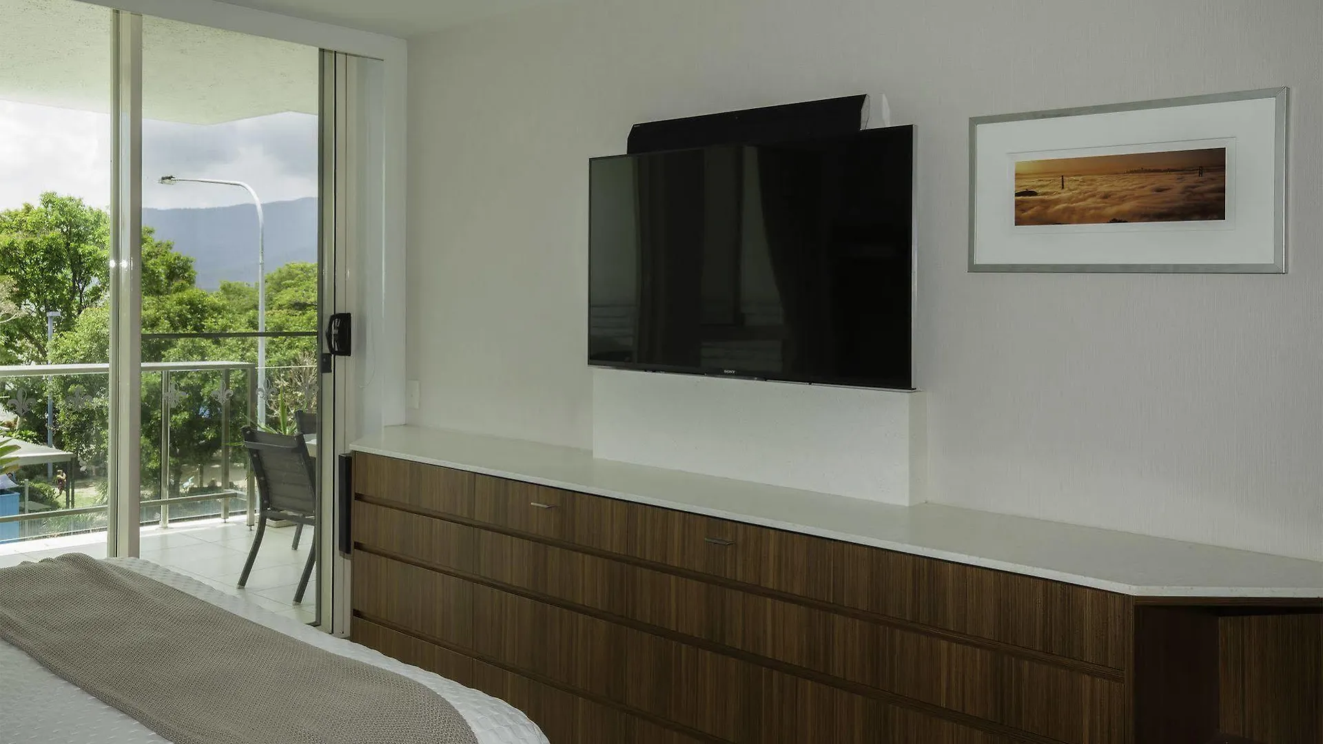 Waters Edge Apartment Cairns