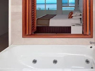 Aparthotel Waters Edge Apartment Cairns